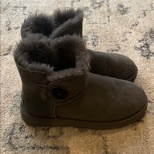 Cozy Gray Suede Boots with Fur Lining